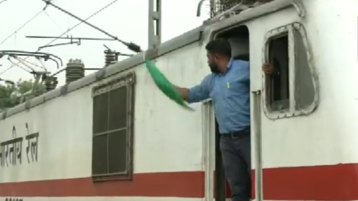 Coromandel Express berangkat dari Benggala Barat Shalimar ke Chennai VIDEO pertama kali setelah berita terbaru kecelakaan kereta Odisha
