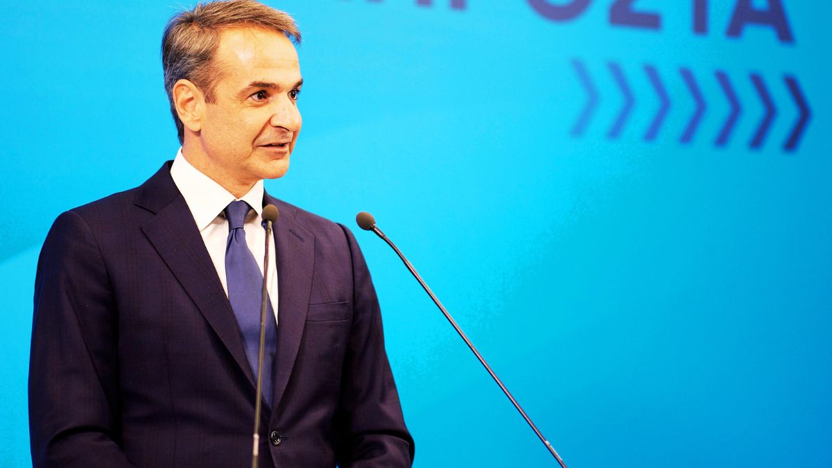 Greece: Conservative leader Kyriakos Mitsotakis wins second term as PM despite worst migrant ship disaster