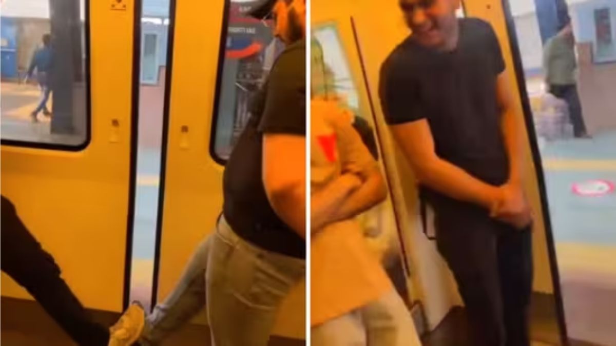 Men Deliberately Obstruct Delhi Metro Doors Dmrc Reacts To Viral Video India Tv