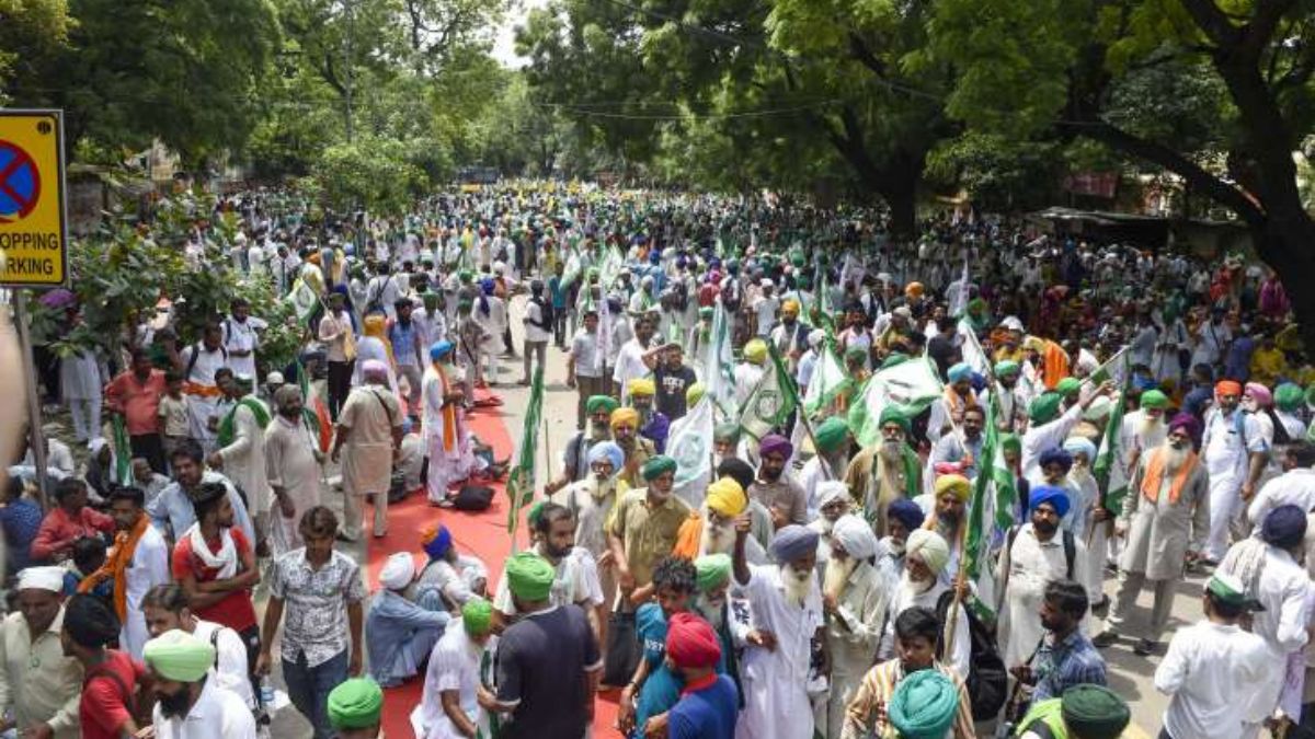 Haryana: Agitated farmers demanding MSP for sunflower seeds slept overnight on highway I WATCH