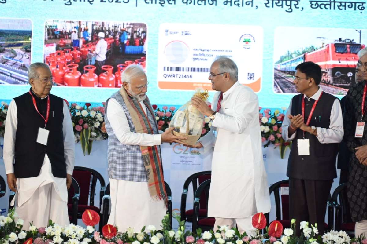 PM Modi launches various projects in Chhattisgarh, says 'it's historic day in developmental journey of state'