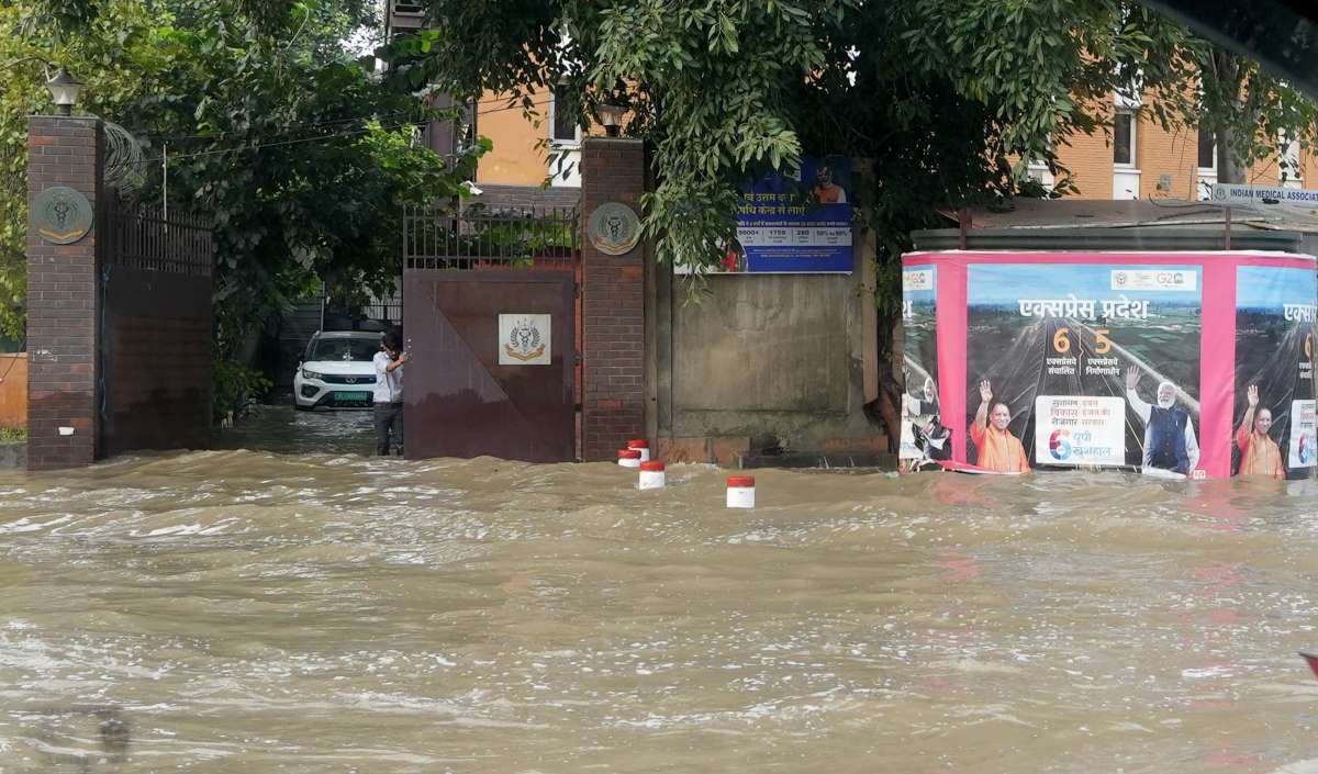 Delhi floods: Yamuna water reaches Supreme Court, Rajghat submerged | WATCH