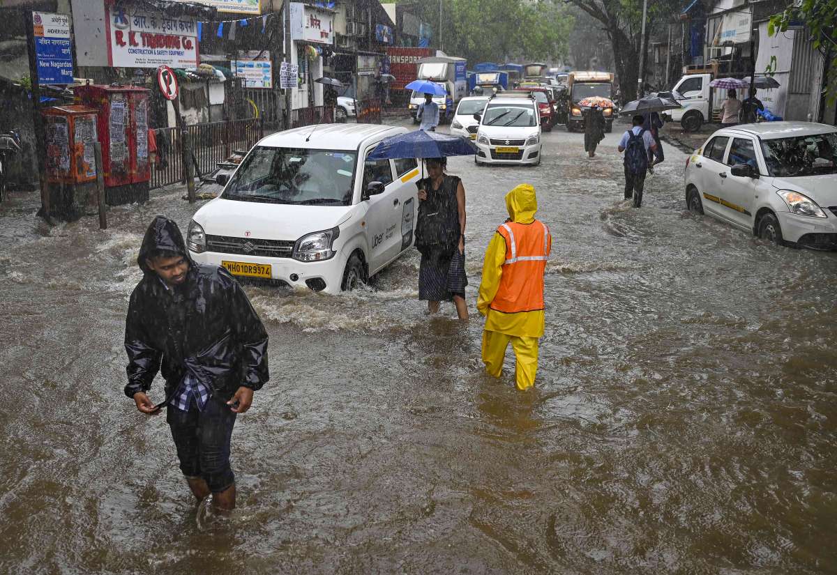 NDRF deployed in various districts of Maharashtra, Mumbai on red alert