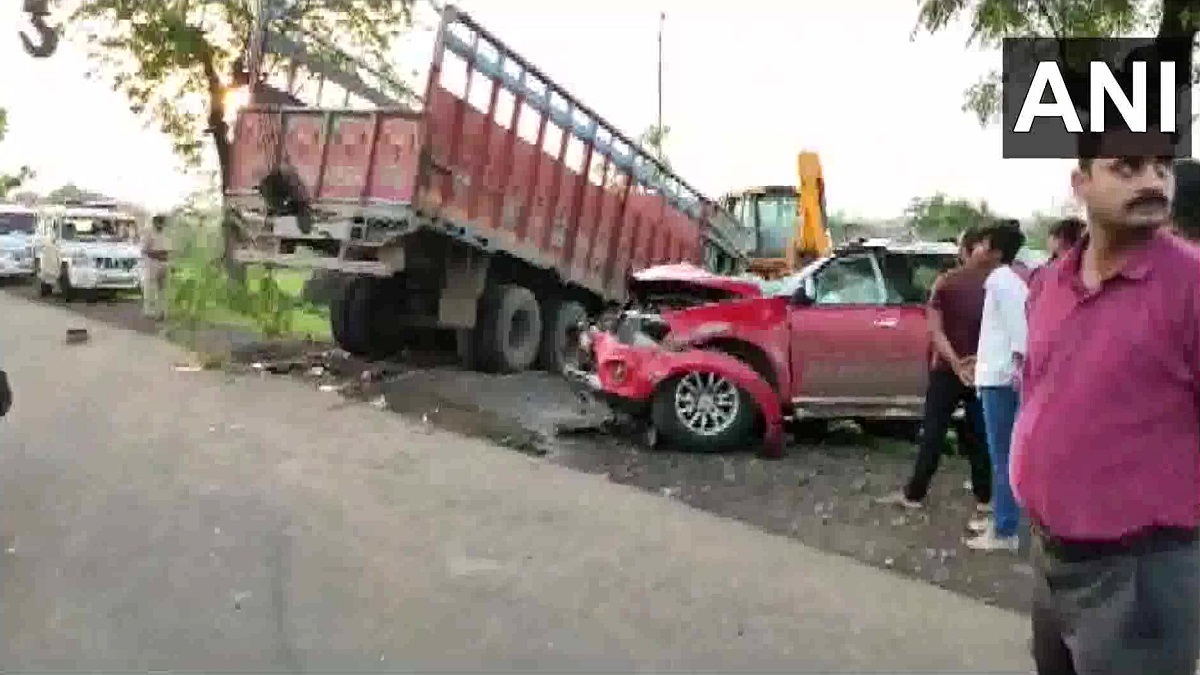 Madhya Pradesh: Six dead, one injured in head-on collision between car and truck in Sagar