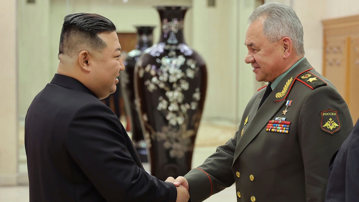 North Korea's Kim Jong Un Meets Russian Defence Minister Sergei Shoigu ...