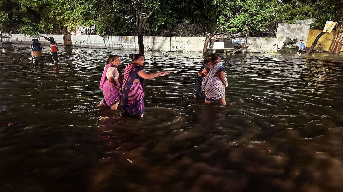 Gujarat Weather Waterlogging Vehicular Traffic Navsari Heavy Rainfall Video Imd Alert Prediction 