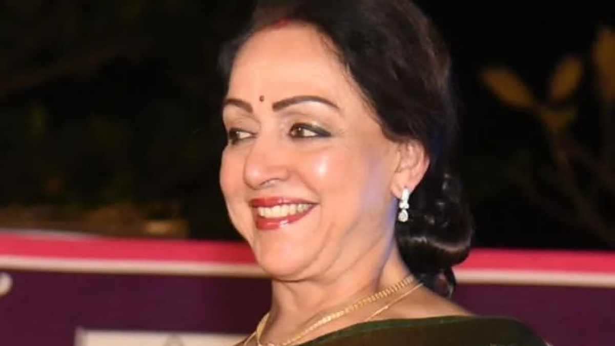 Hema Malini uncovers a filmmaker’s desire to remove her sari pin