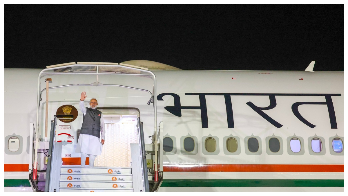 Pm Modi Emplanes For Uae After ‘memorable France Trip India Tv 0717