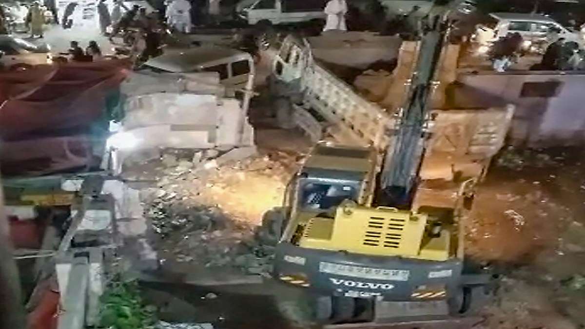 Pakistan: Karachi mayor rejects demolition reports of 150-year-old Hindu temple, says 'mandir still intact'