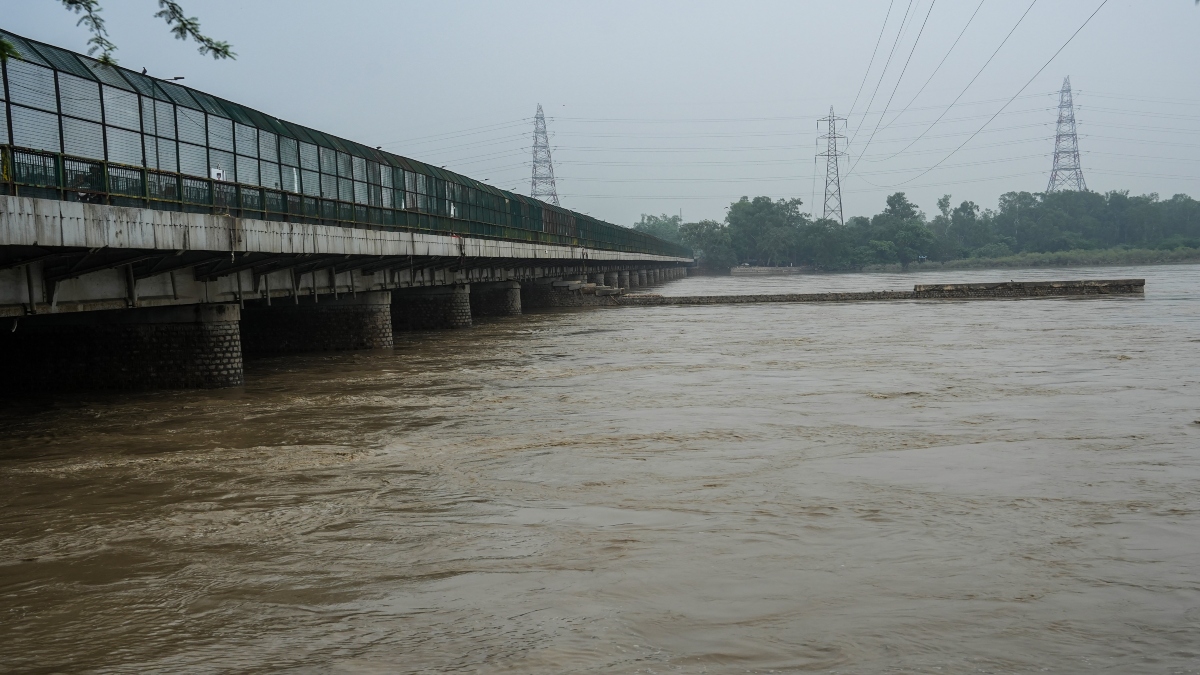 ​Delhi: Yamuna water level crosses danger mark yet again