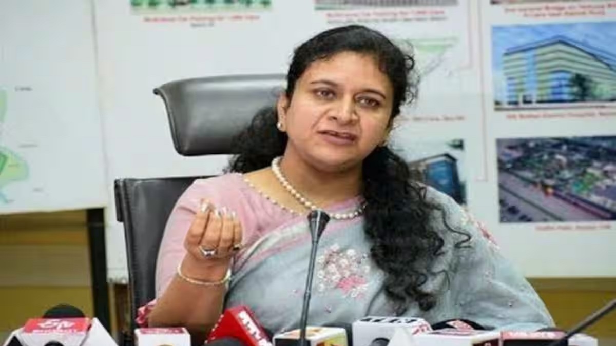 Noida CEO Ritu Maheshwari removed, M Lokesh replaces her