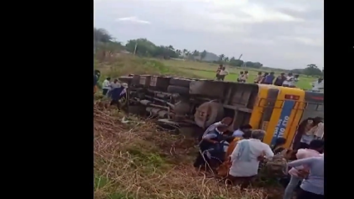 15 students were injured after a school bus overturned in Pamidimarru village of Palandu district in Andhra Pradesh.