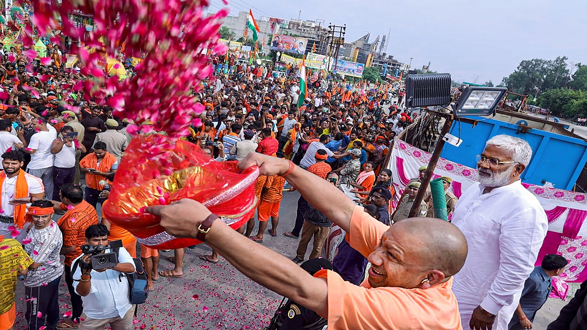 WATCH | CM Yogi Adityanath showers flower petals on kanwariyas