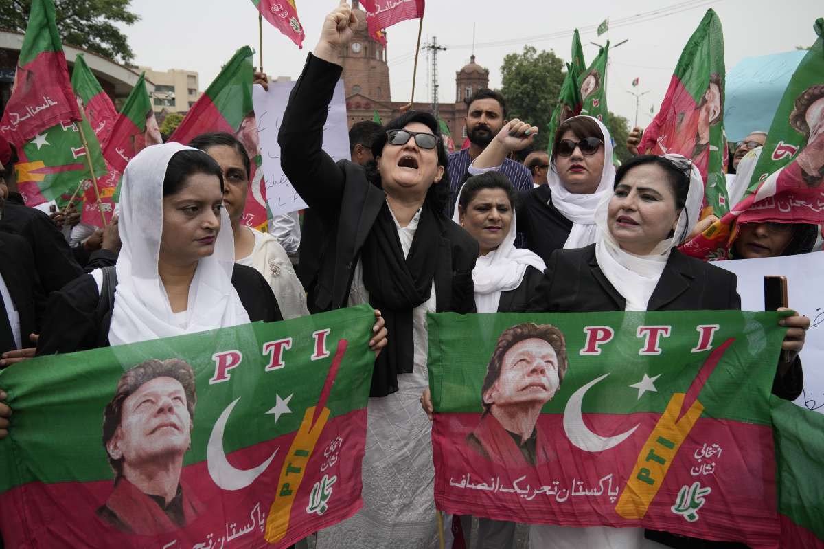 Pakistan's Imran Khan's Party Loses 'cricket Bat' Electoral Symbol I ...