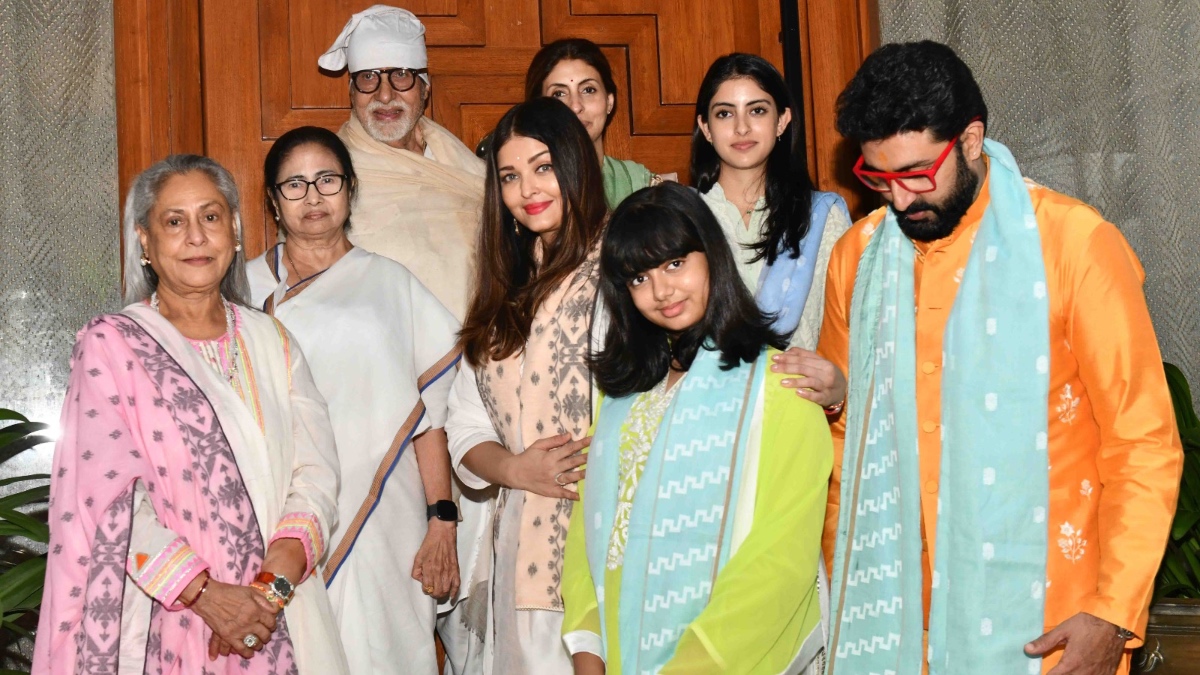 Mamata Banerjee meets Amitabh Bachchan at his residence Jalsa ahead of I.N.D.I.A alliance meeting