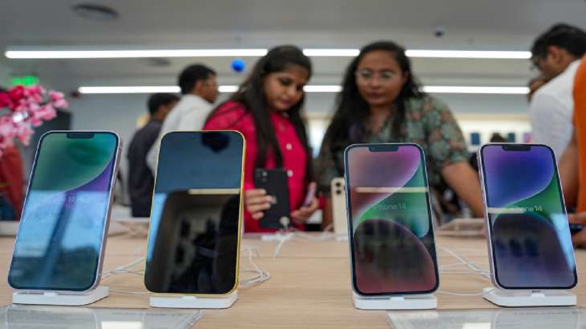 iPhone 13 available with a small discount, is it the right time to buy this  Apple iPhone? - India Today