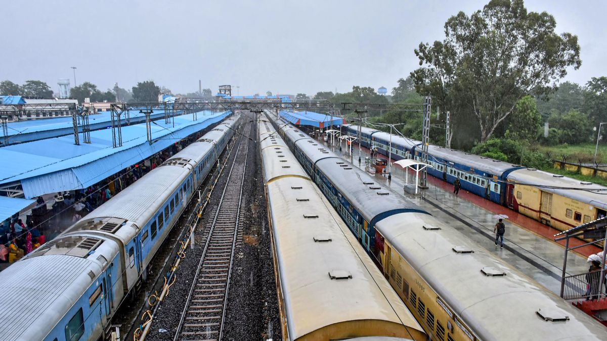 Ministry of Railways renames Ayodhya Cantt Delhi Express train as