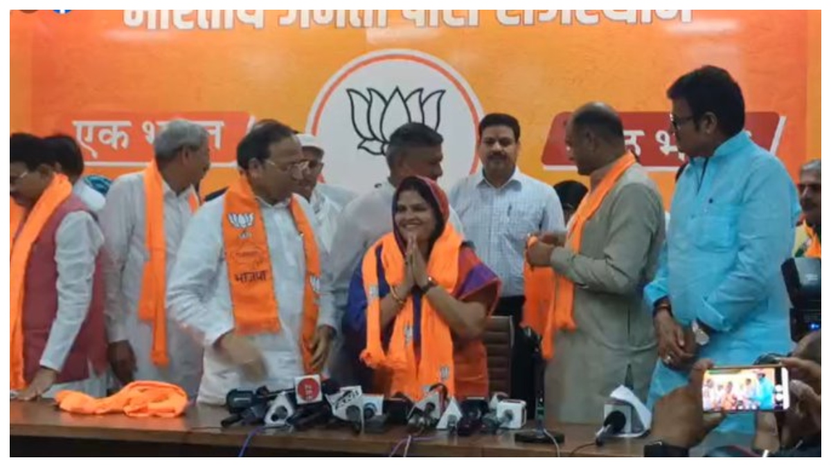 Former Mlas Ex Police Chief Among Join Bjp Ahead Of Rajasthan