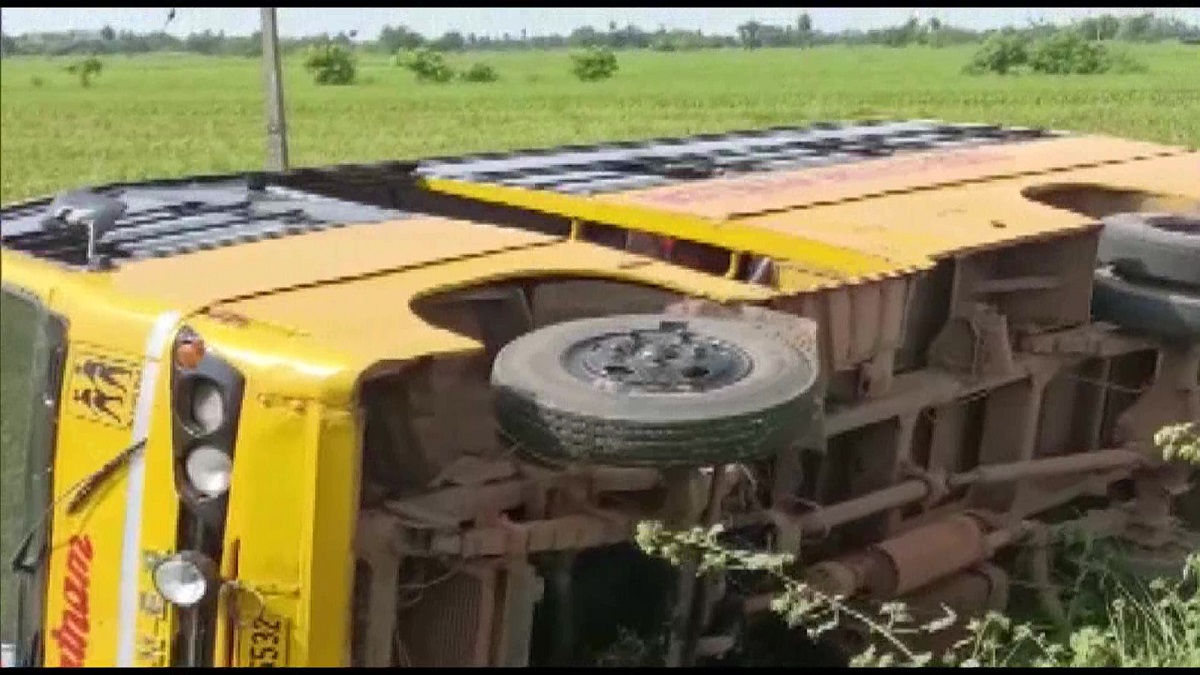 Over 30 injured after private bus overturns in Kerala's Thrissur
