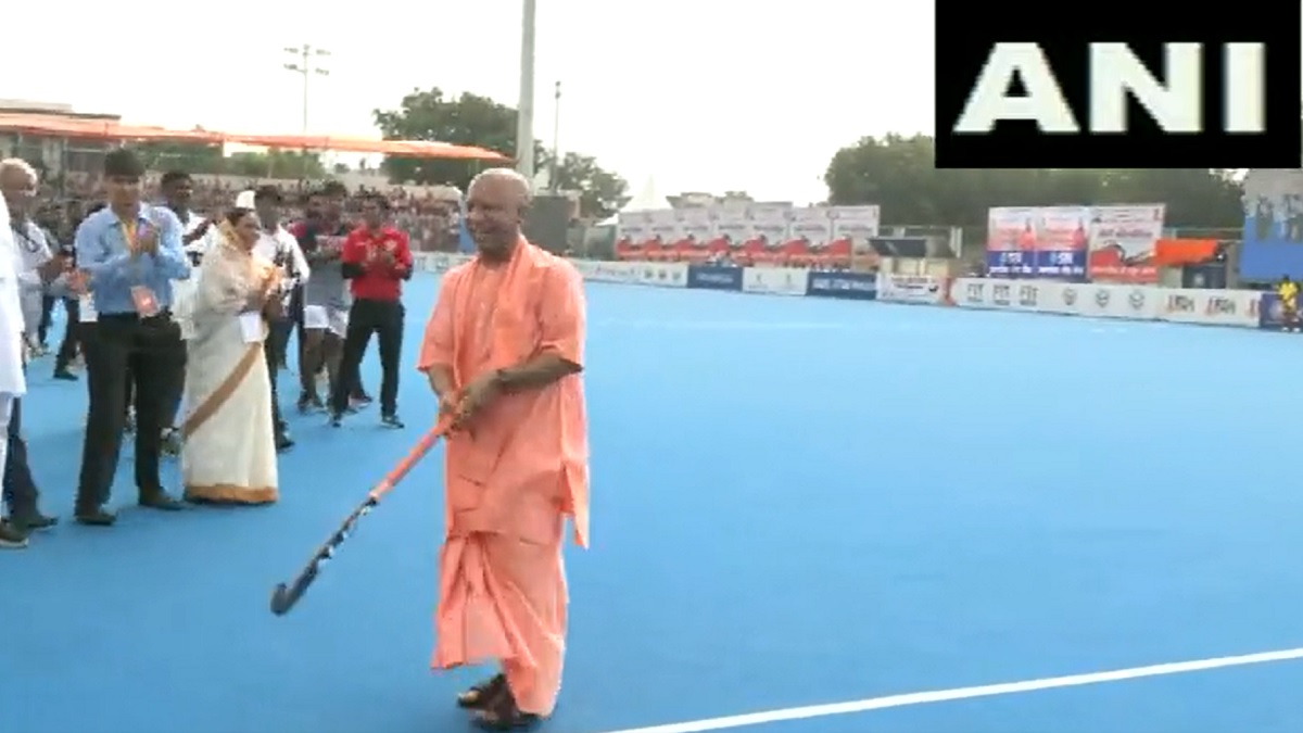 UP CM Yogi Adityanath tries his hand at hockey on National Sports Day ...