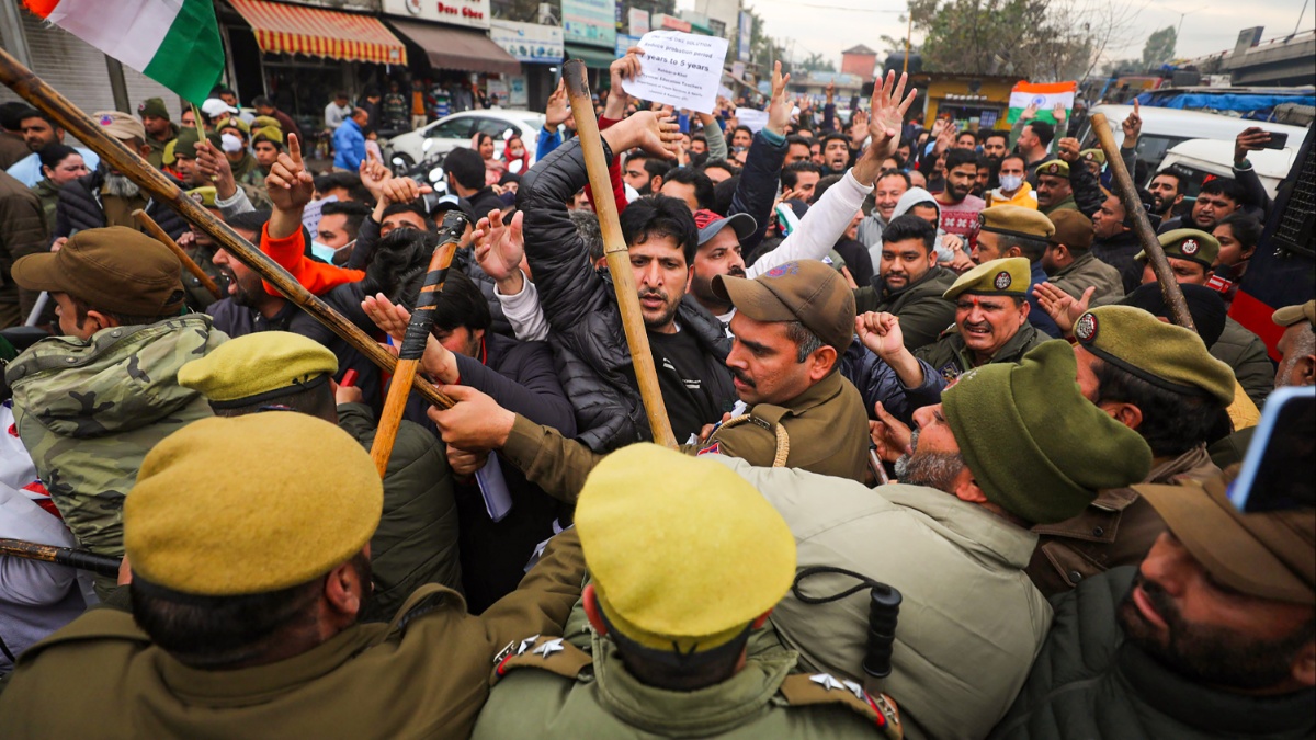 Police detain Jammu and Kashmir teachers
