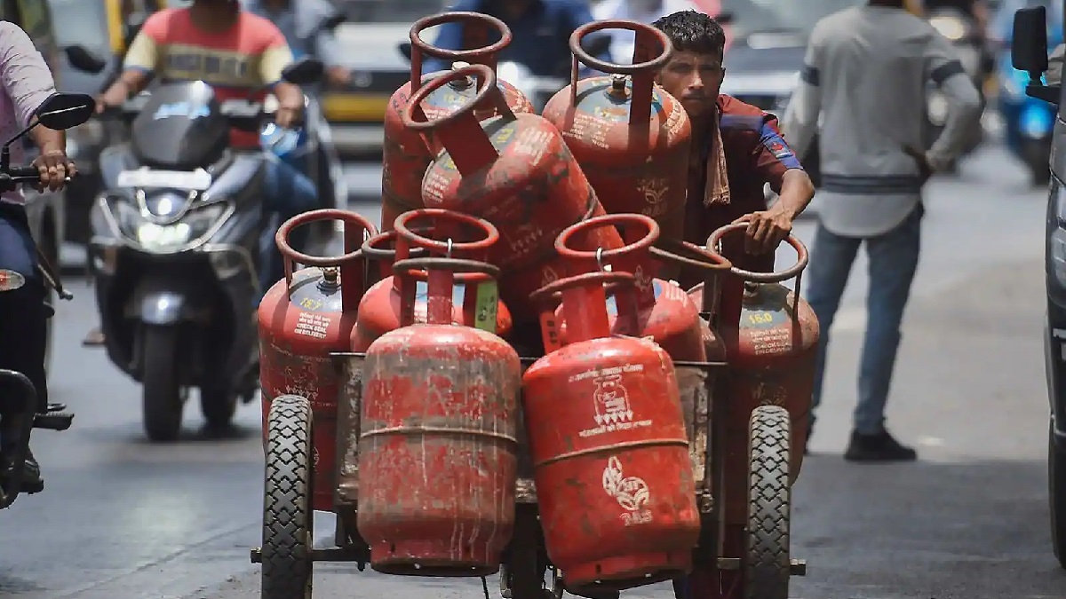 Prices of LPG cylinders likely to be slashed by Rs 200, say sources