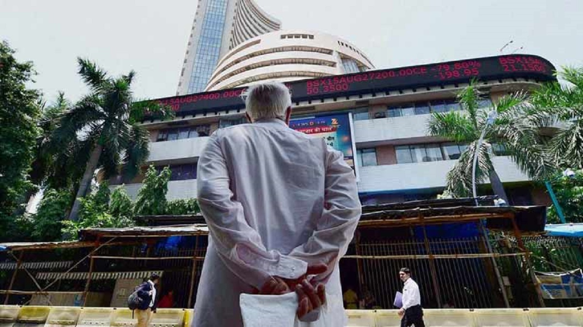 Markets end two-day winning streak, Sensex drops around 390 points amid weak global cues