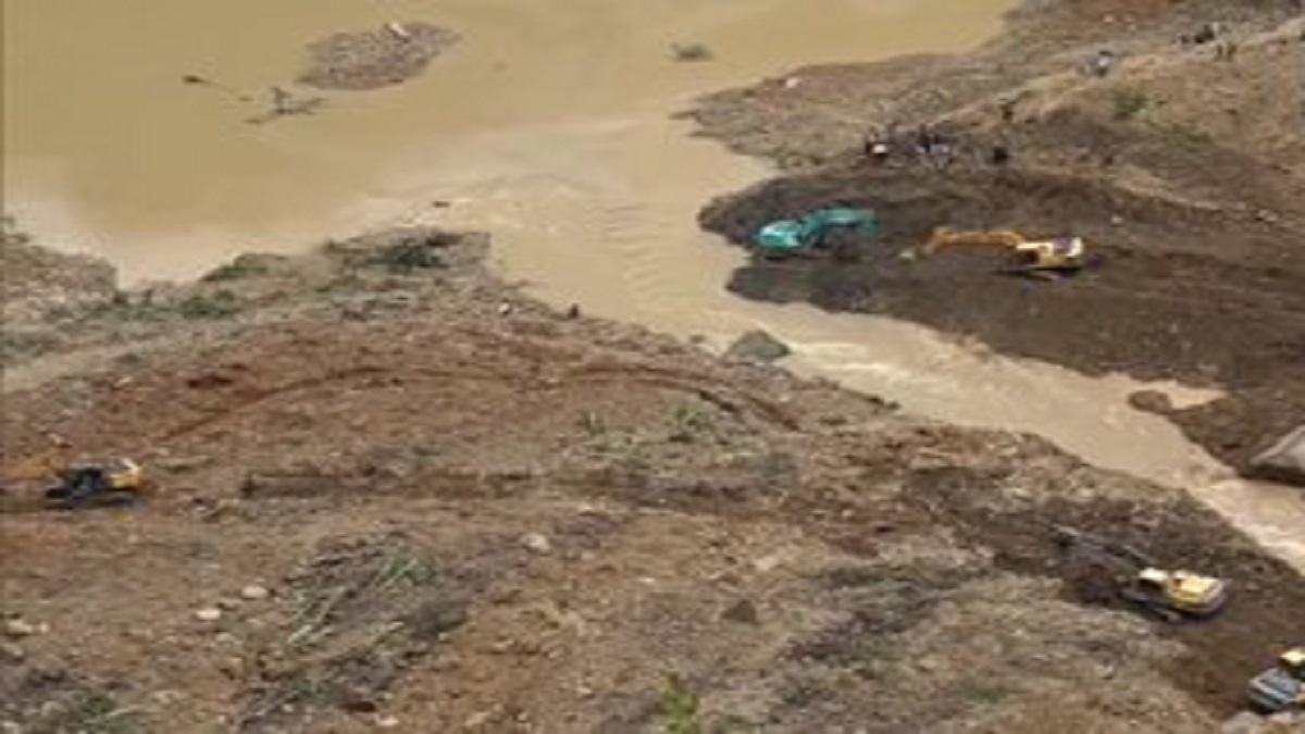 Manipur: Landslides block highway in Noney district, at least 500 trucks stranded on NH 37