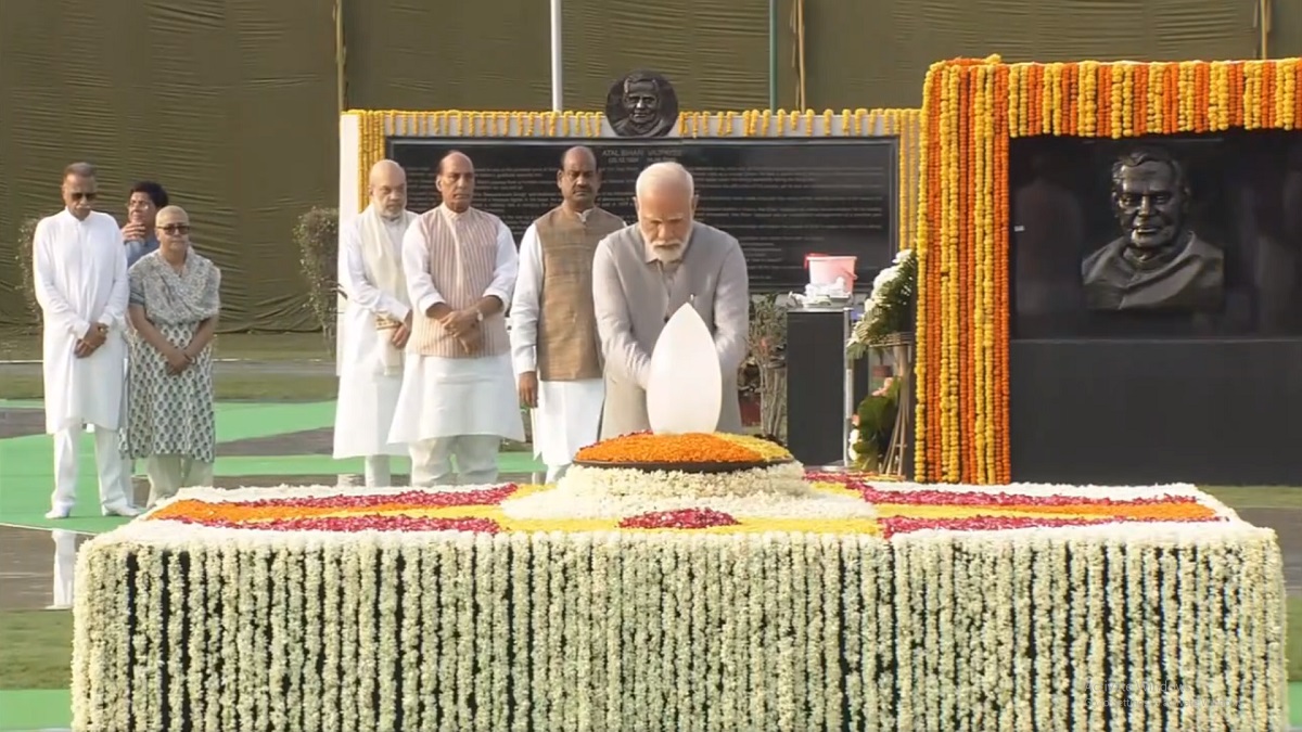 President Murmu, VP Dhankhar, PM Modi Pay Tributes To Atal Bihari ...