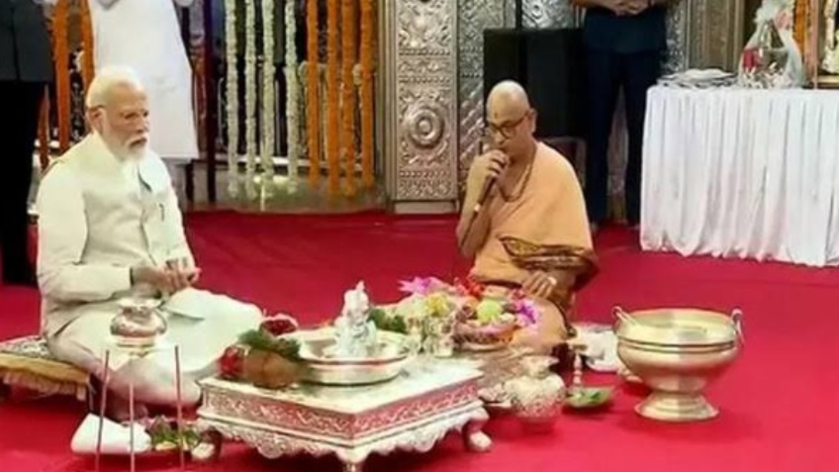 PM Modi visits Shreemant Dagdusheth Halwai Ganpati Mandir in Pune All