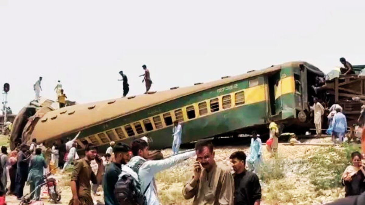 Pakistan: 30 killed, 100 injured as 10 bogies of Rawalpindi-bound Hazara Express derail near Nawabshah I VIDEO