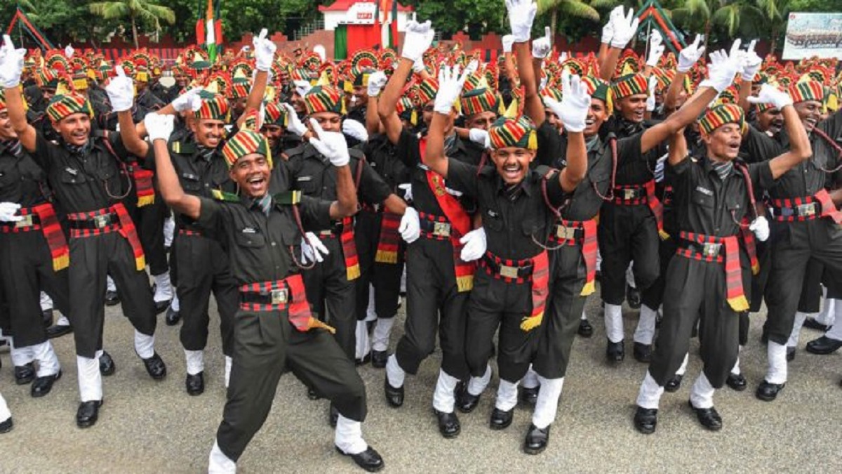 Agniveers of Sikh Regiment sing motivational song during passing out parade at Ramgarh Cantt | WATCH