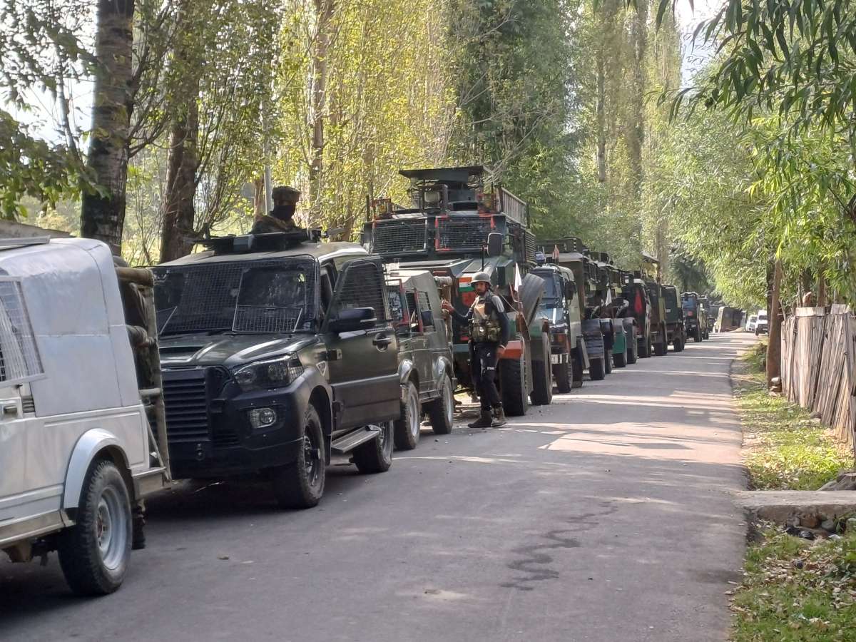 Jammu and Kashmir: Traffic halted on Handwara-Kupwara highway after recovery of suspicious bag