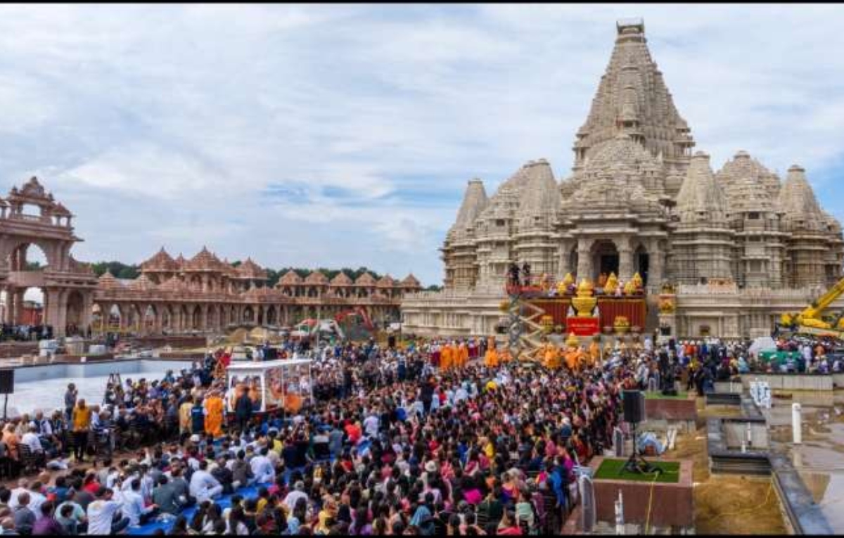 Us Worlds Second Largest Hindu Temple Baps Swaminarayan Akshardham To Be Inaugurated In New