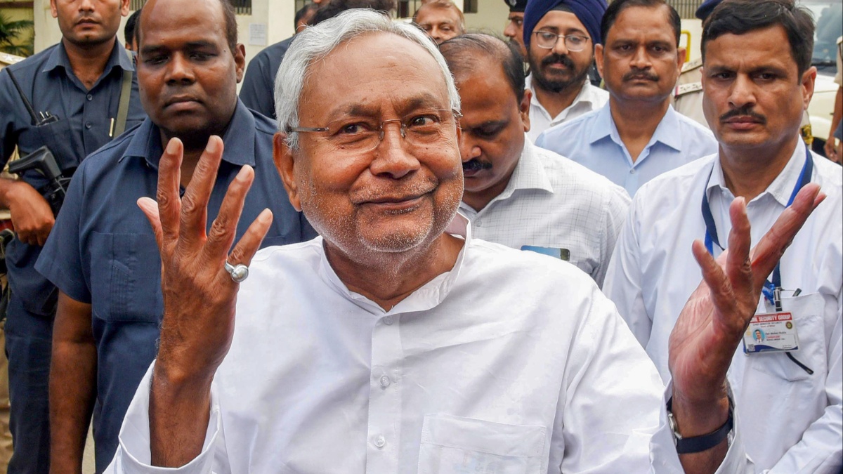 Nitish Kumar's video of holding Bihar Cabinet minister's neck goes ...