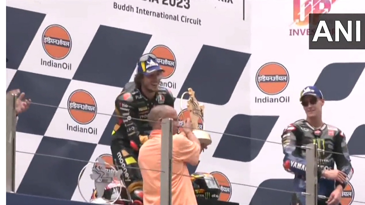 WATCH | Yogi Adityanath, Hardeep Puri present trophy to winners of MotoGP Grand Prix event