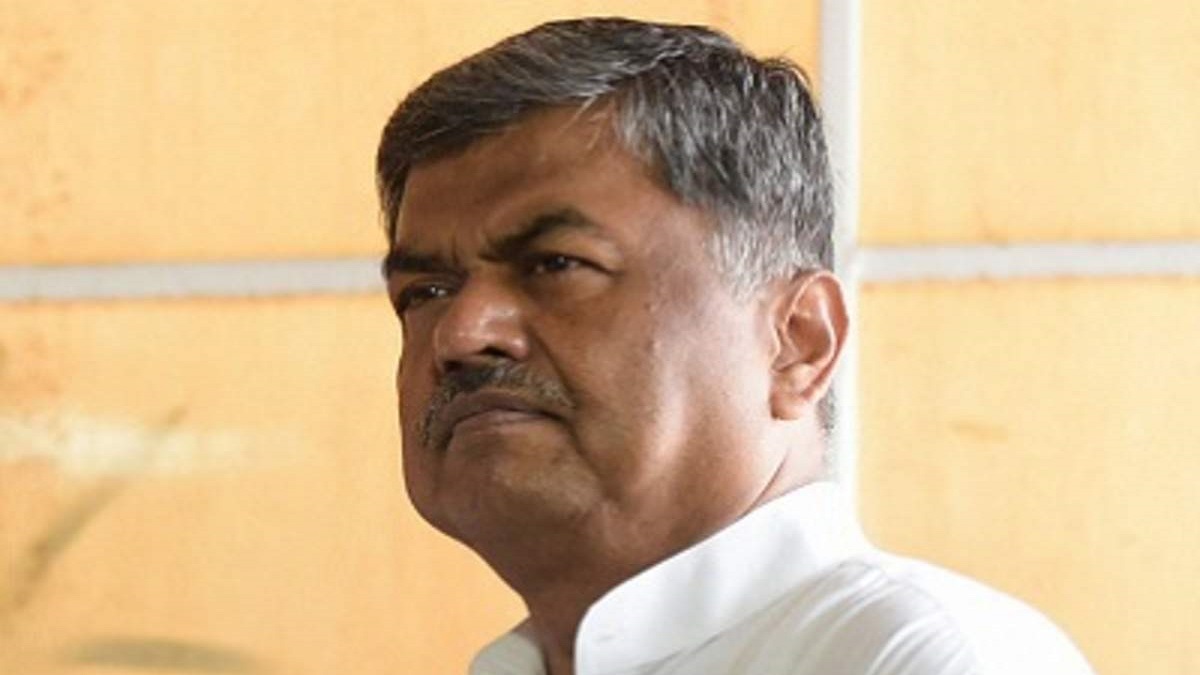 Congress issues show-cause notice to B K Hariprasad for publicly criticising Siddaramaiah