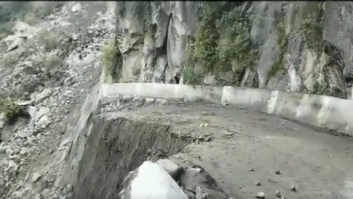 Himachal Pradesh National Highway 5 blocked landslide Kinnaur district VIDEO latest weather updates
