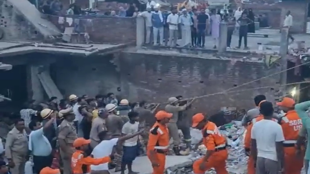 Uttar Pradesh: Two dead, several injured after building collapses in Barabanki | Video