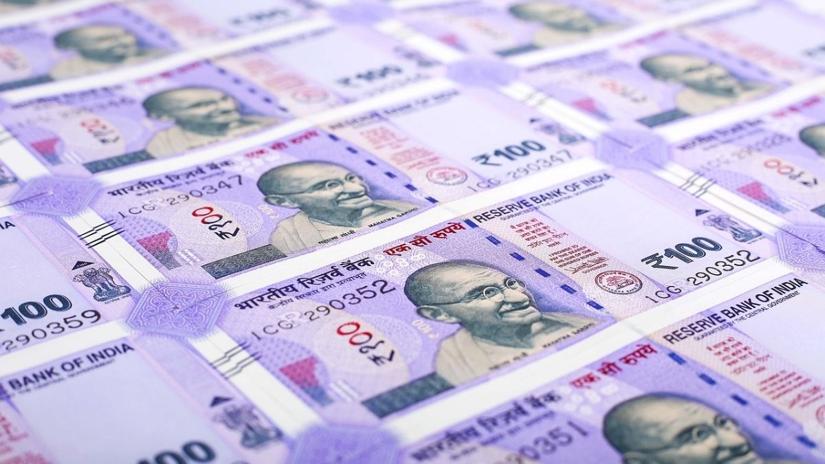 Karnataka: I-T dept seizes Rs 94 cr cash, jewellery after raids on govt contractors, realty developers