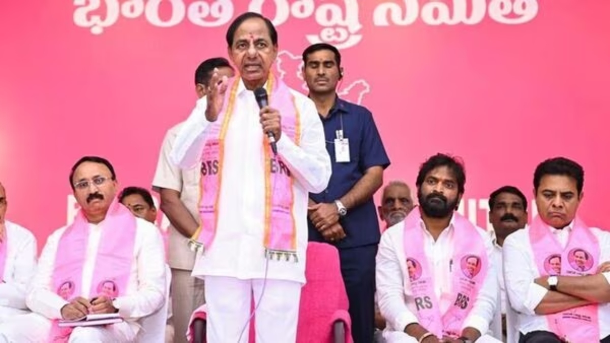 Telangana Assembly polls: CM KCR promises LPG cylinders at Rs 400, Rs 15 lakh health insurance in manifesto