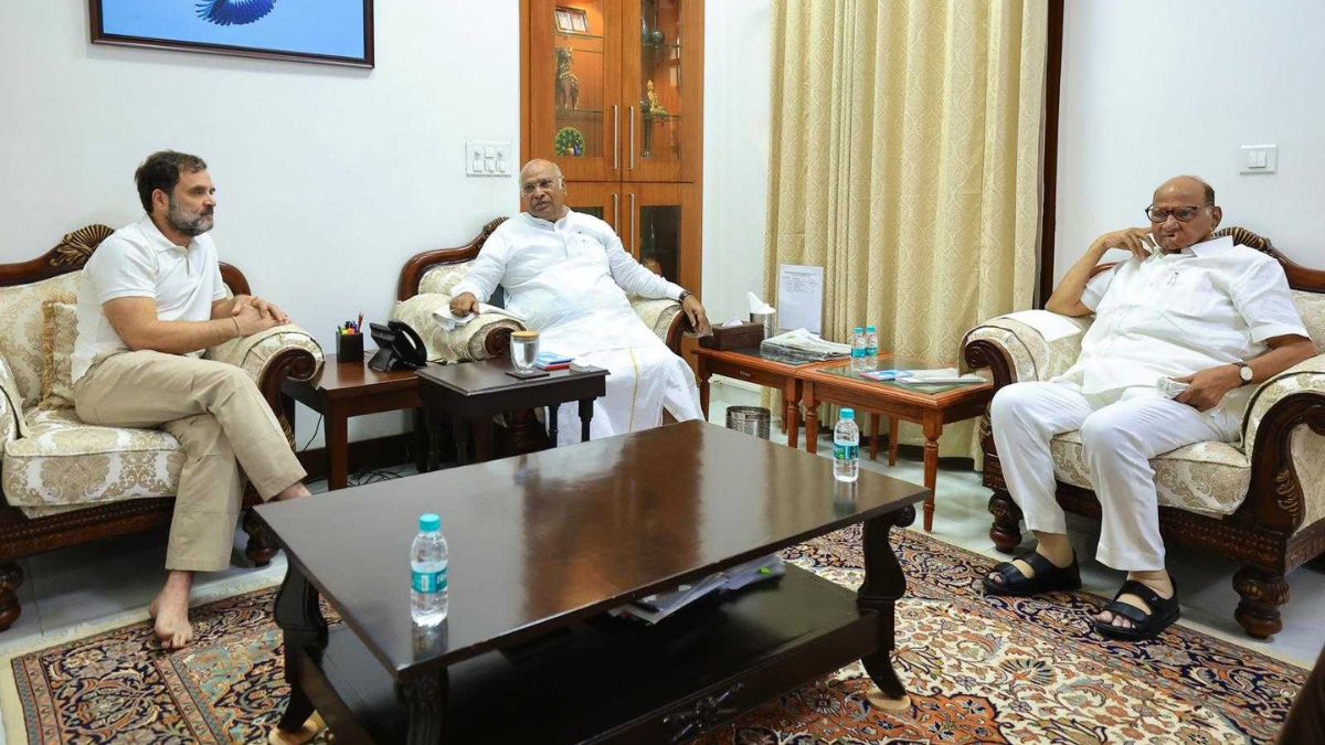 NCP chief Sharad Pawar, Rahul Gandhi meet Kharge at his residence before EC's hearing