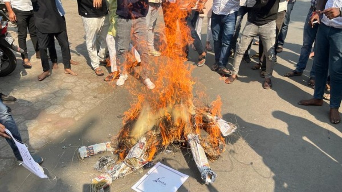 MP elections: Congress workers burn effigies of Digvijaya Singh, CM Chouhan takes 'ticket franchise' jibe