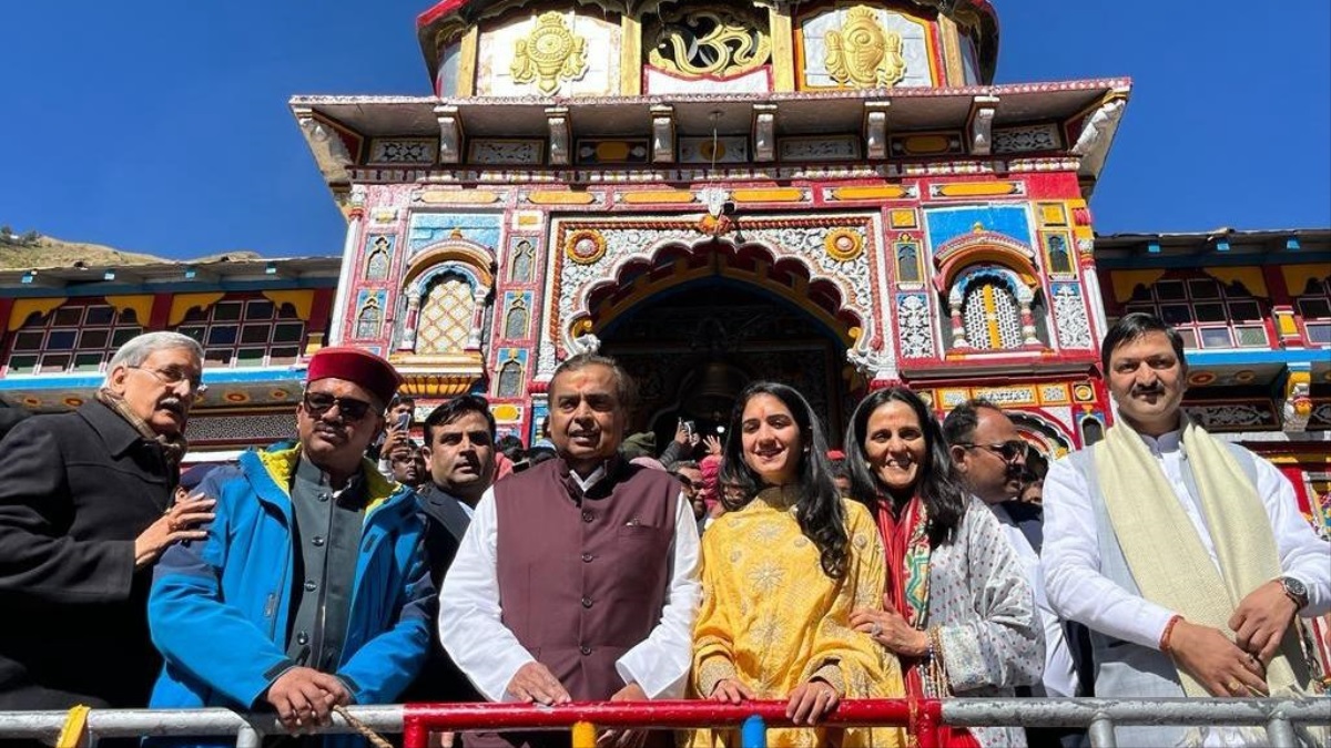 Mukesh Ambani offers prayers at Badrinath Dham with family in Uttarakhand Watch video