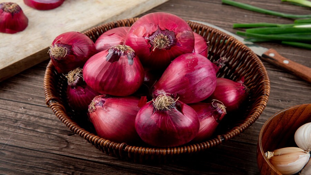 Onion prices skyrocketing? 7 easy substitutes to save your money and flavour