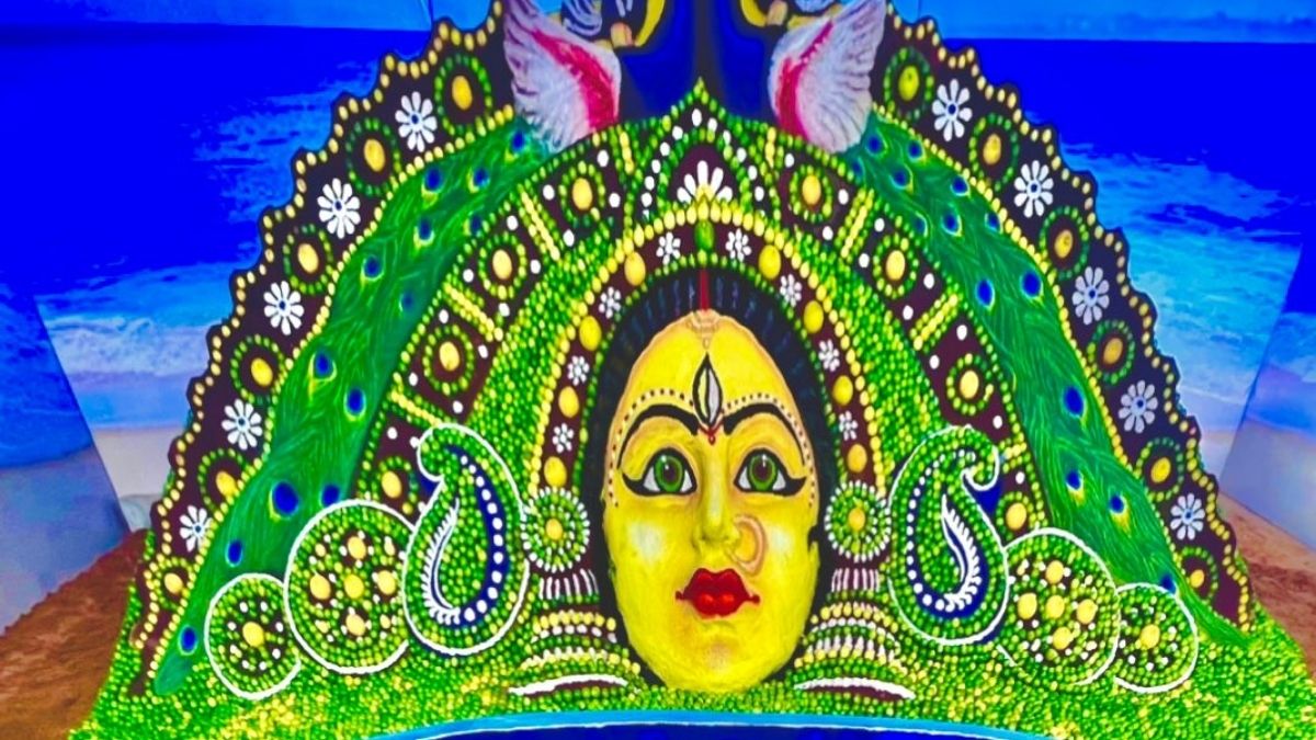 Sudarsan Pattnaik creates Durga sand sculpture with 5,000 lemons seeking blessings for 'Team India'