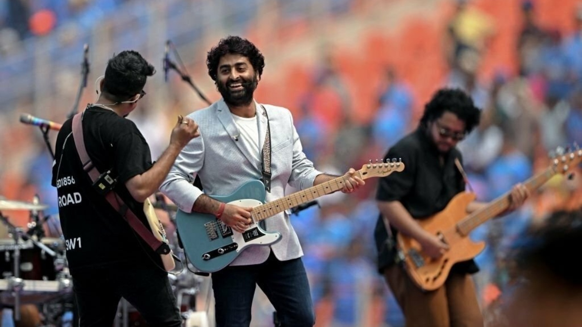 Watch: Arijit Singh's high voltage performance of Chaleya for Ind vs Pak match, audience croons with him