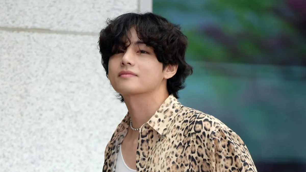 BTS's Kim Taehyung is having the time of his life in Paris a day