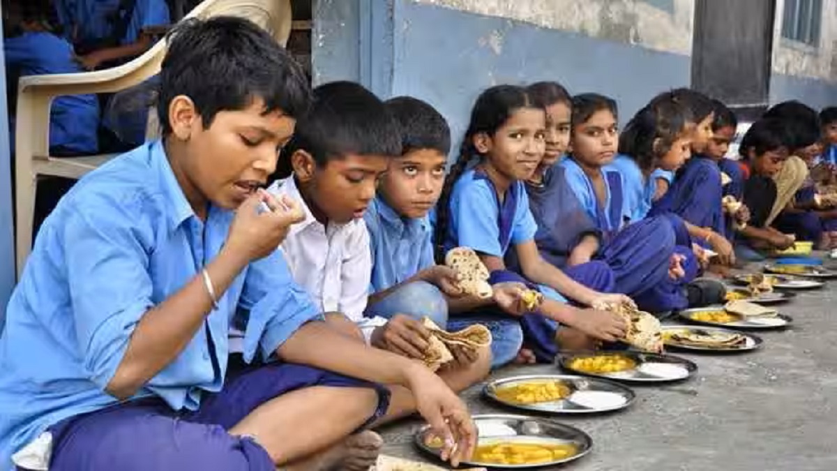 Maharashtra: 16 students hospitalised after consuming mid-day meals at civic-run school in Mumbai