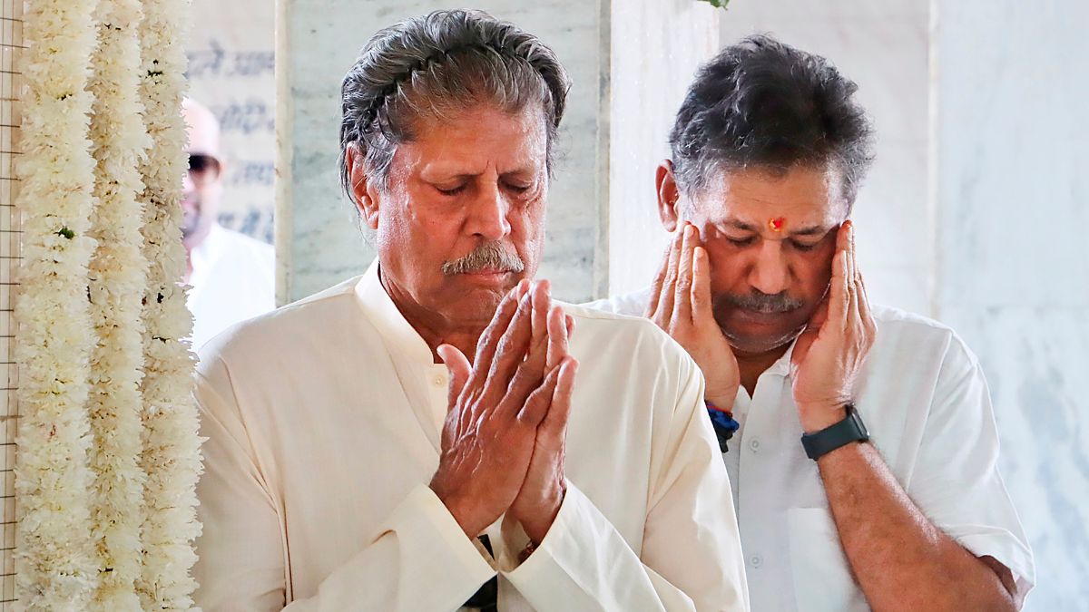 Kapil Dev, Virender Sehwag among other former cricketers attend last rites of Bishan Singh Bedi in Delhi